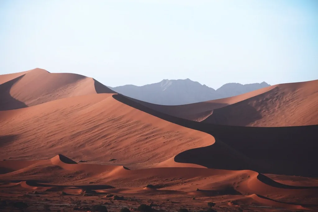 كثبان الصحراء وقت المغيب